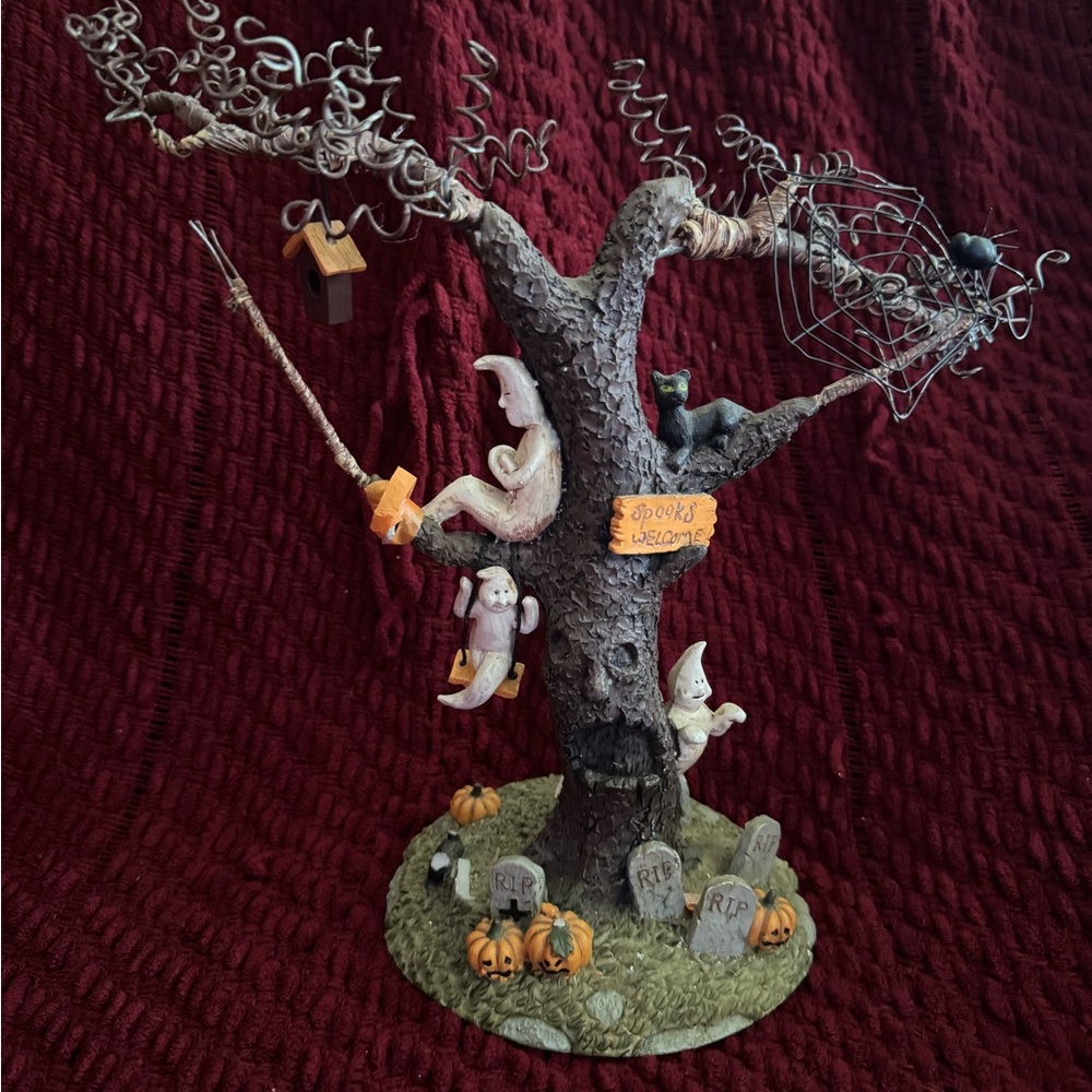 Spooky Halloween Tree Sculpture
